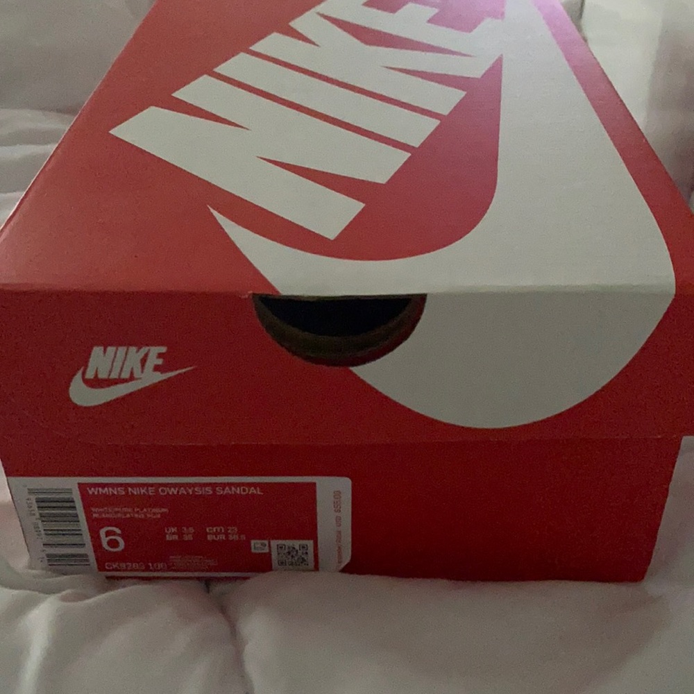 Women’s Nike Sandal (White)